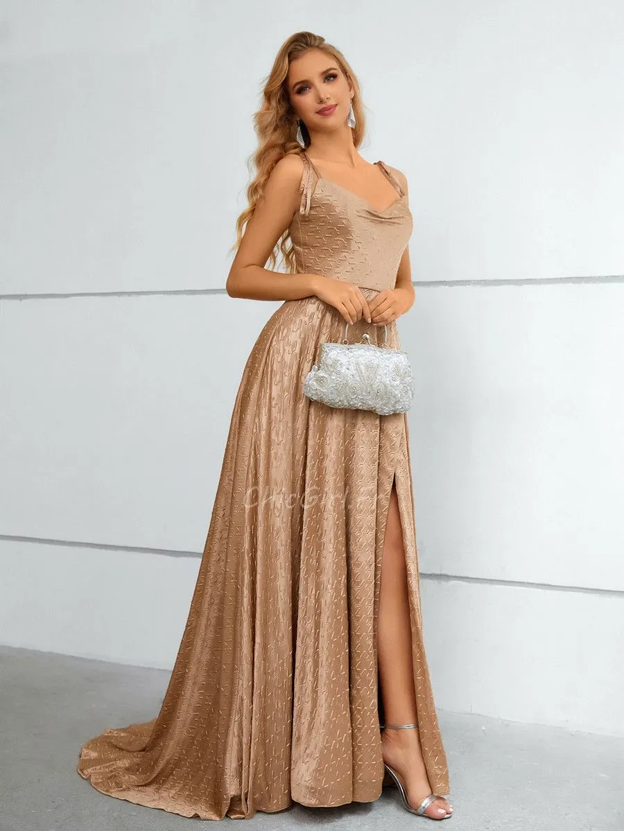 Robe De Soiree Longue Col Bénitier Beige Avec Fente Fine Bretelle