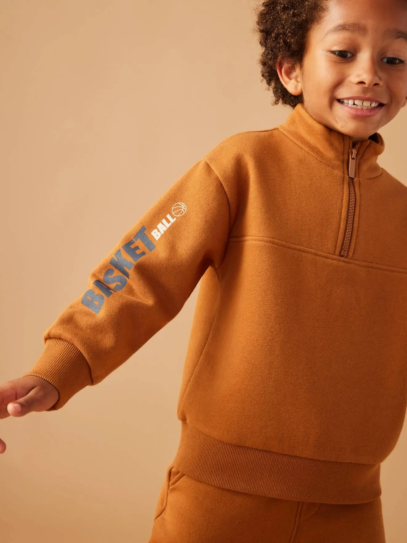 Sweat col camionneur sport garçon motif basket sur manche noisette - Vertbaudet